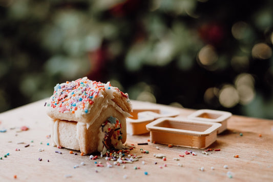 Kinfolk Pantry | Eco Cutter Set - Mini Gingerbread House