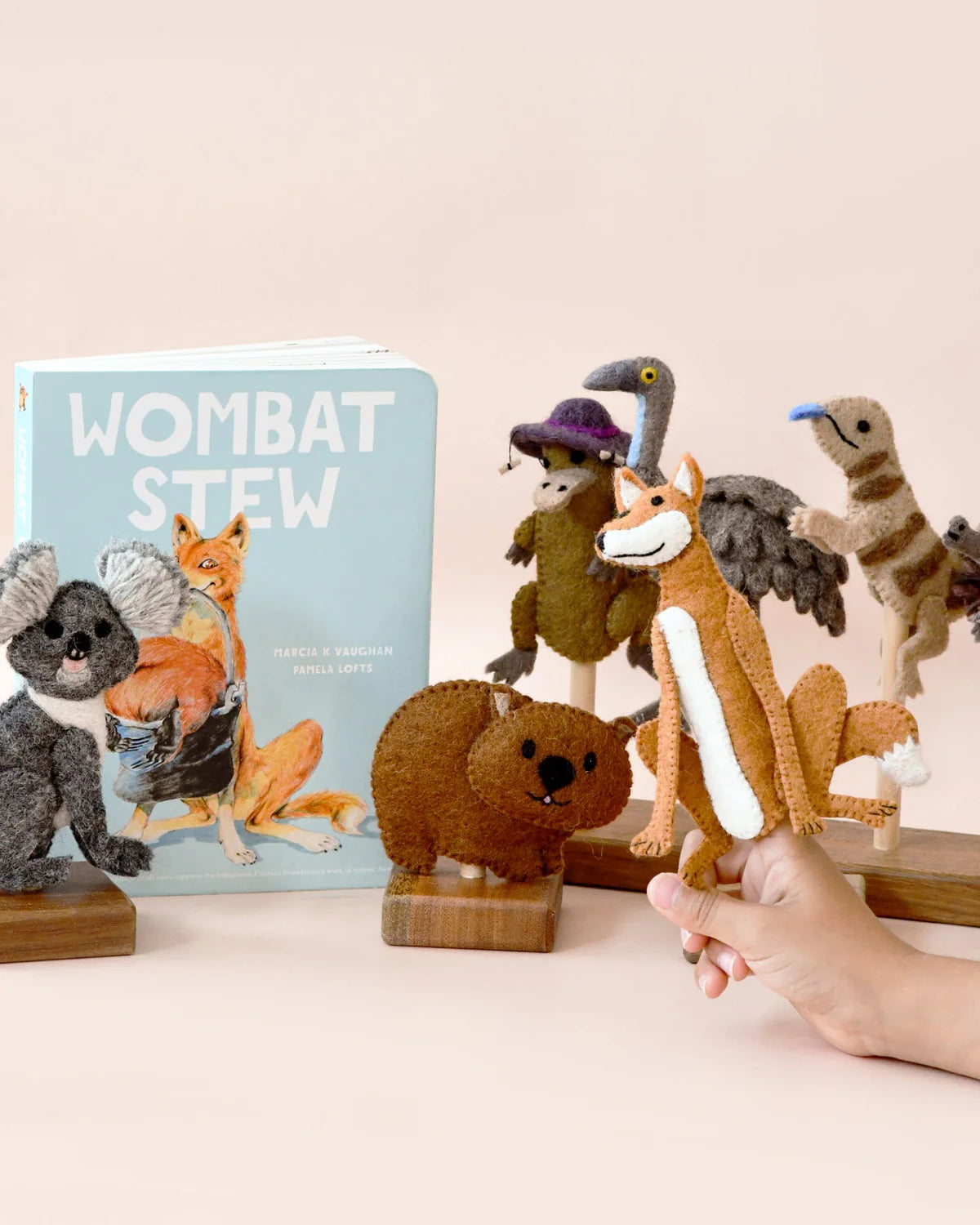 Tara Treasures | Finger Puppet - Wombat Stew