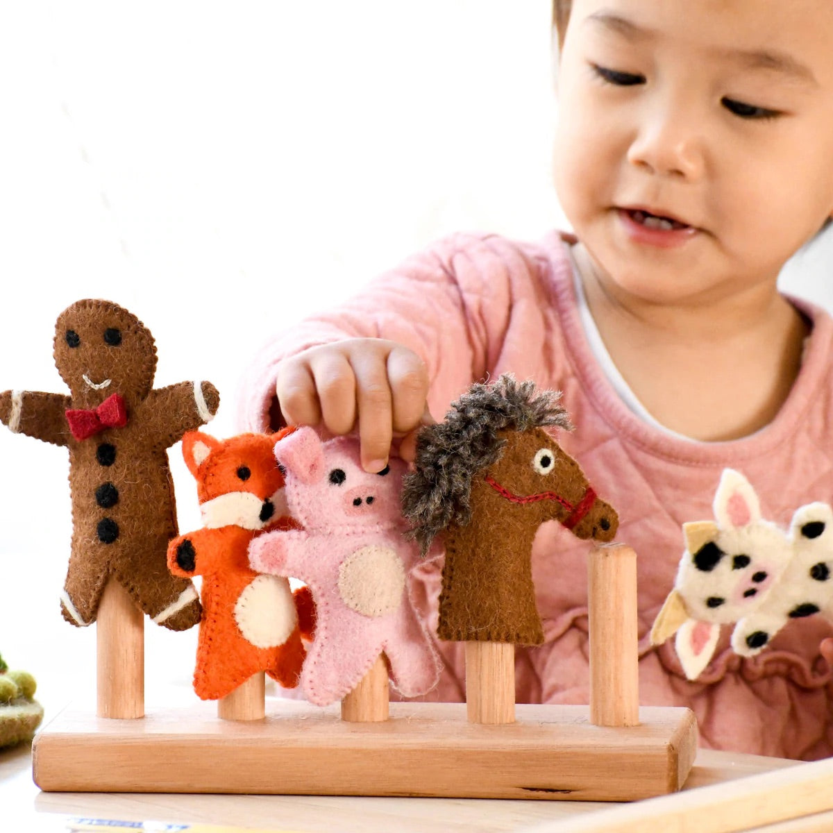 Tara Treasures | Finger Puppet Stand (5 rods)