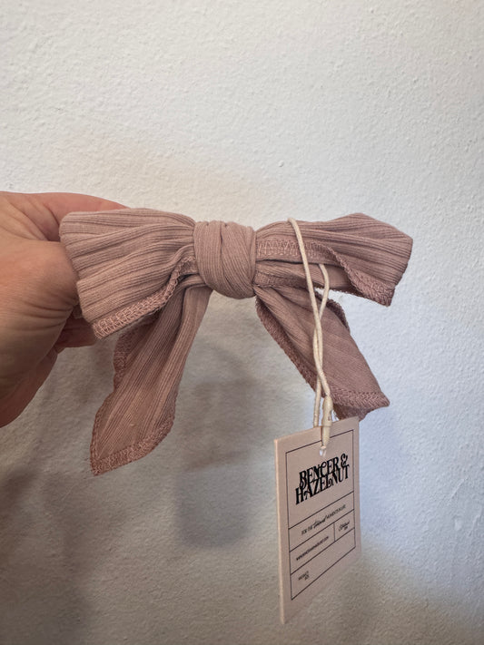 Bencer & Hazelnut | Bow Clip
