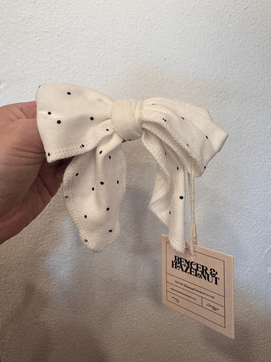 Bencer & Hazelnut | Bow Clip