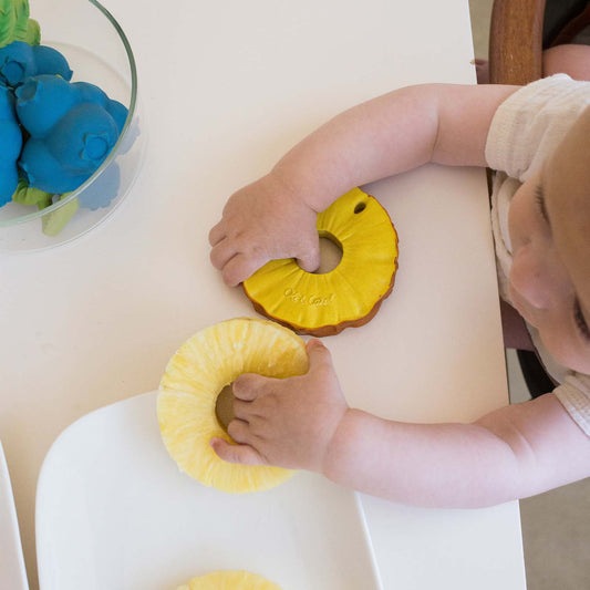 Oli & Carol | Ananas the Pineapple