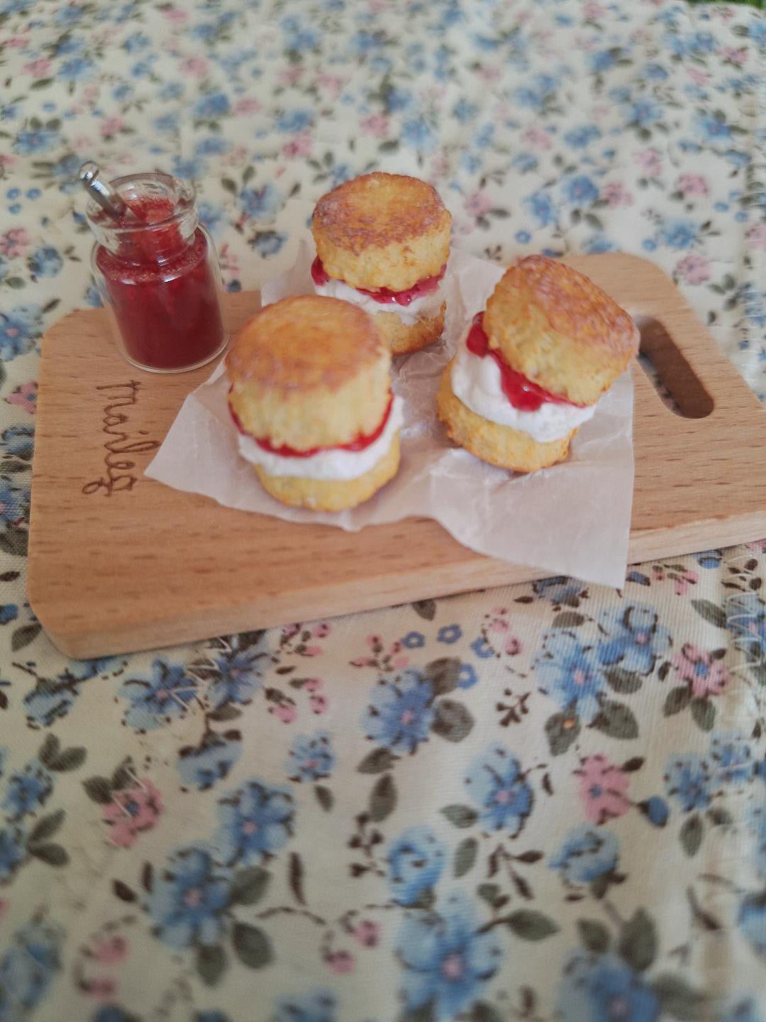 Ratatouille Miniatures | Scone with Cream & Jam