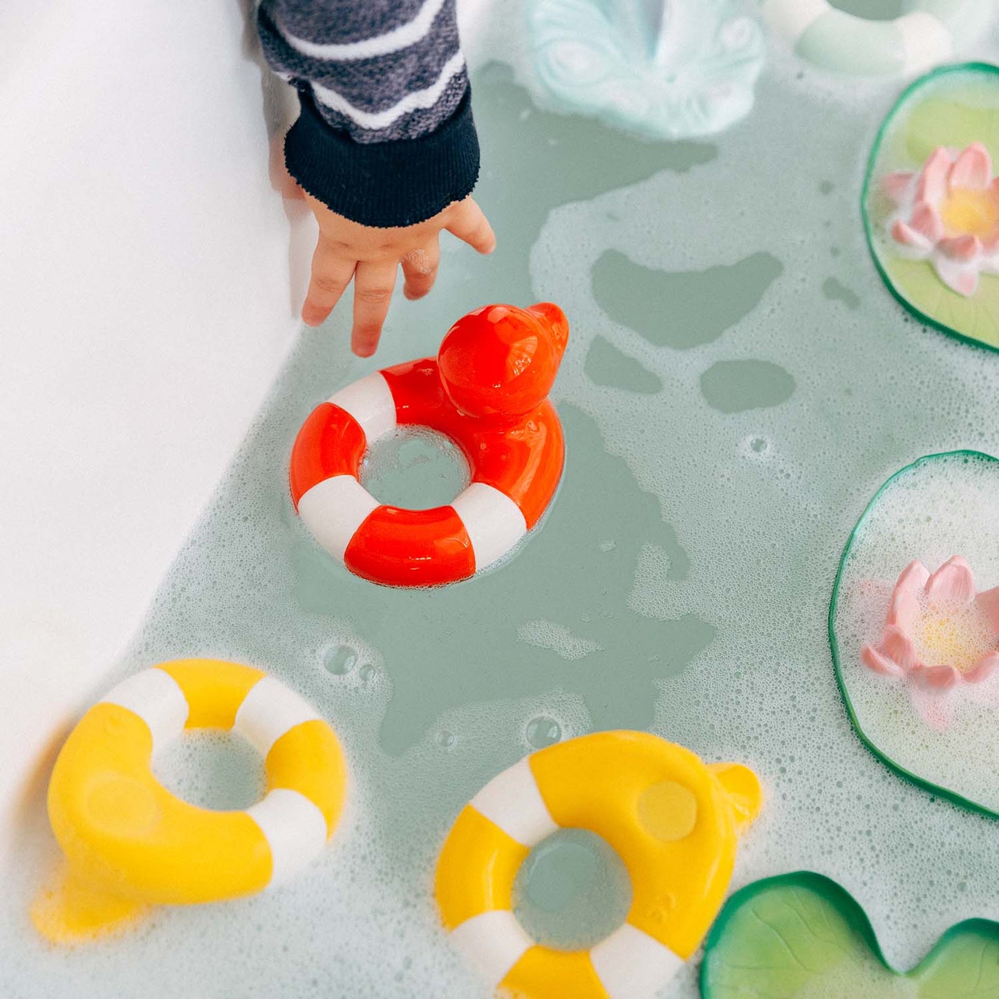Oli & Carol | Floatie Duck (various)