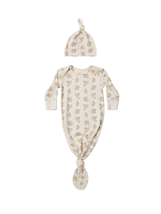 Quincy Mae | Knotted Baby Gown & Hat Set (Daisy Fields)